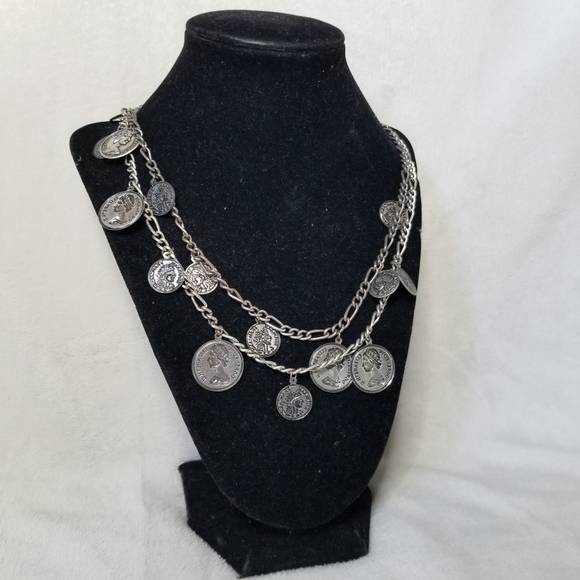 🌹3/$15🌹 Vintage Necklace Faux Elizabeth II Republique Francaise Coins - Picture 1 of 3